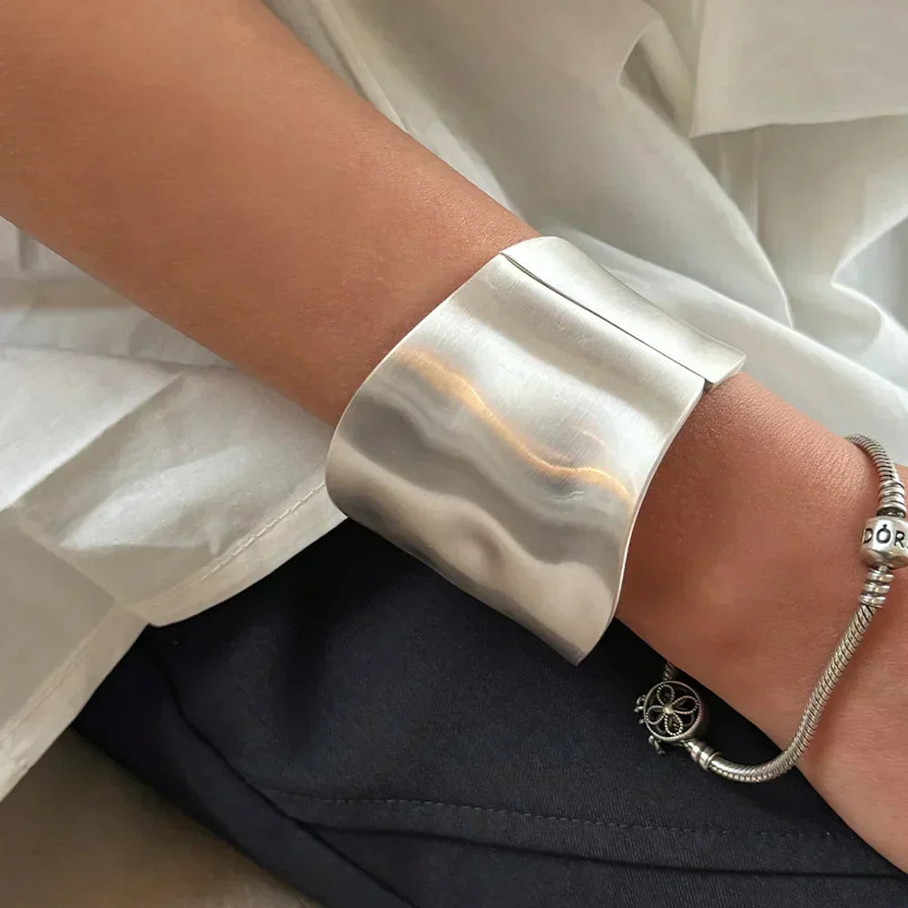 Luvora | Asymmetric Statement Bangle