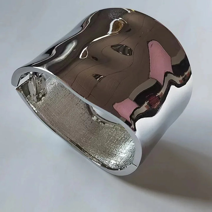 Luvora | Asymmetric Statement Bangle