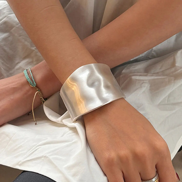 Luvora | Asymmetric Statement Bangle
